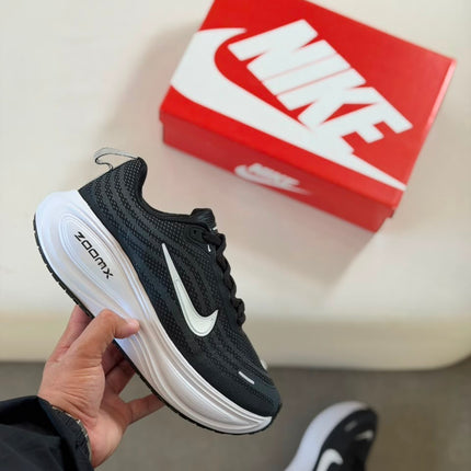NK Vomero Plus Preto Branco